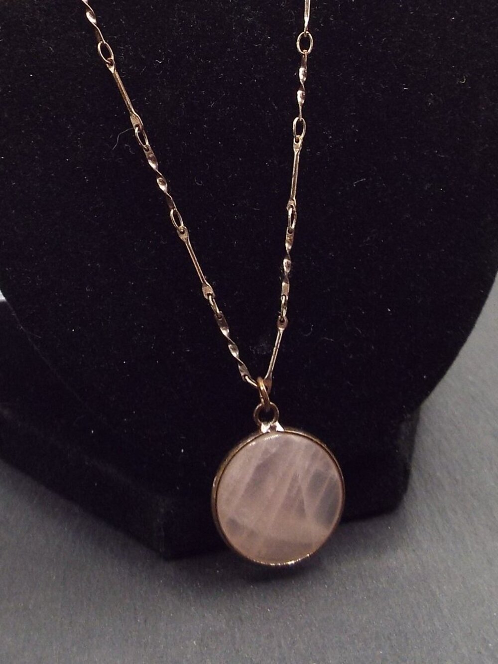 ROSE QUARTZ "TABLET" CIRCLE DISK PENDANT ON A ROSE GOLDEN UNIQUE CHAIN M
